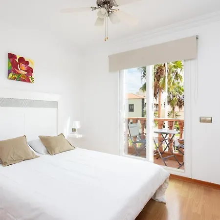 Luxury With Private Pool With Aircon,playa Del Duque Vila