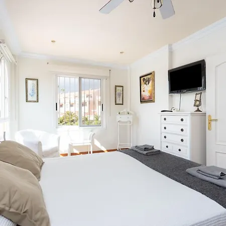 Luxury With Private Pool With Aircon,playa Del Duque Vila *